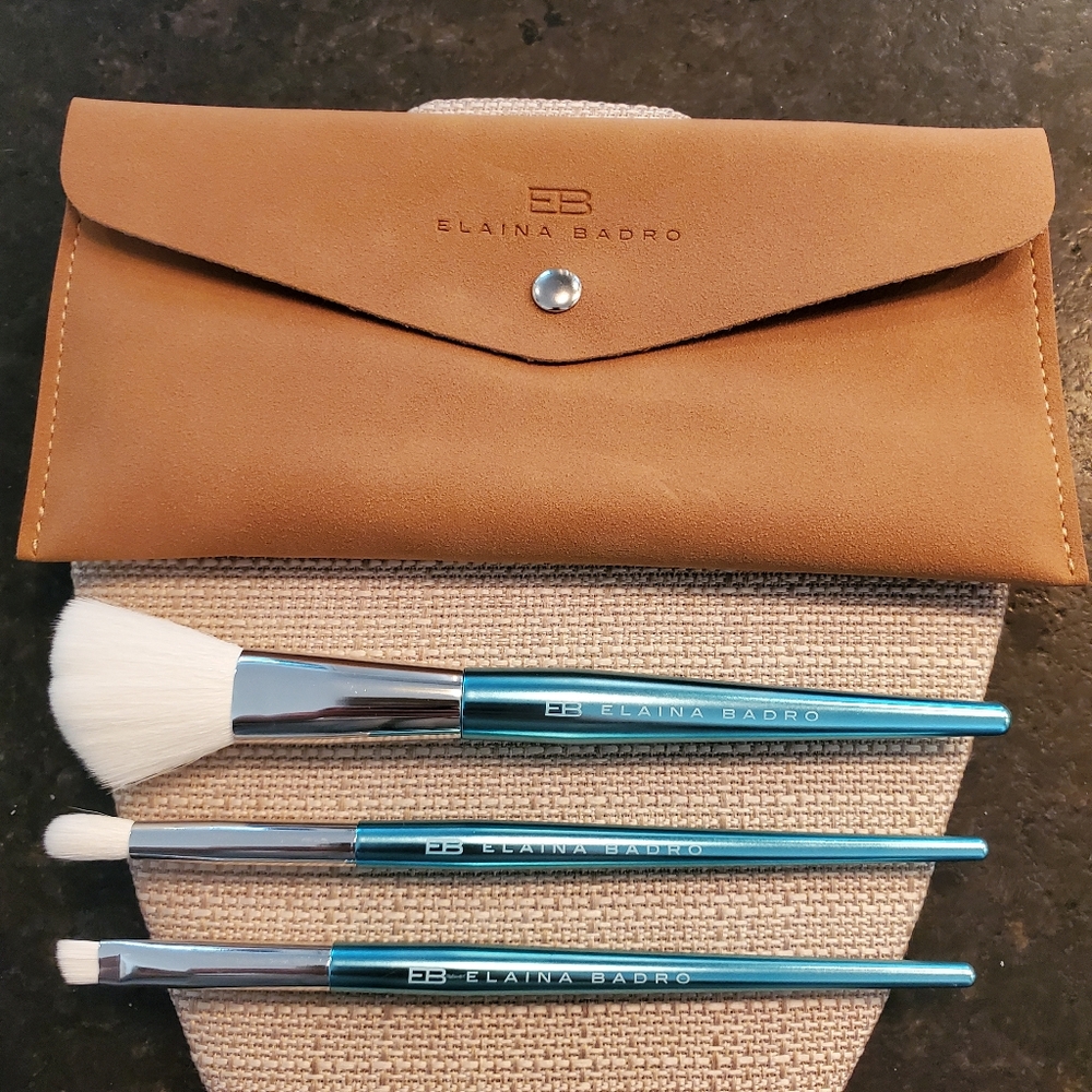 Elaina Badro 3 cosmetic brush set w/ travel case